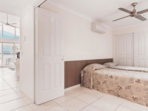 Malibu Apartments Unit 1 And 2 - 5 Oak Street - Dalby Accommodation 3