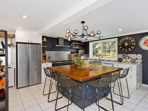 Malibu Beach House - Dalby Accommodation 2