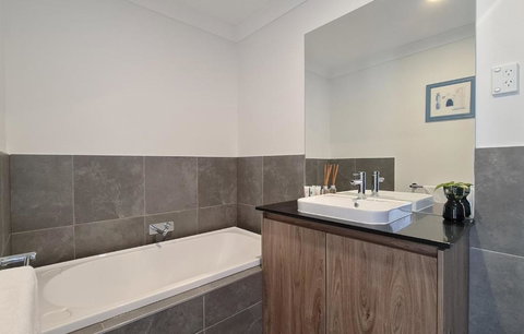 Mambourin Home By GoodLive - Dalby Accommodation 1