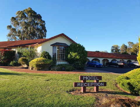 McNevins Warwick Motel - Dalby Accommodation 0