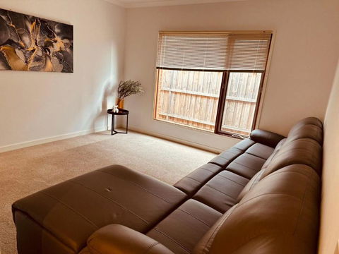 MEL-Point Cook Elegant Four-Bedroom House - Dalby Accommodation 2