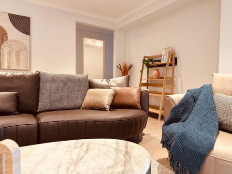 MEL-Point Cook Elegant Four-Bedroom House - Dalby Accommodation 3