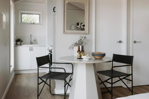 Mewburn Park Retreats - The Lakehouse - Dalby Accommodation 3