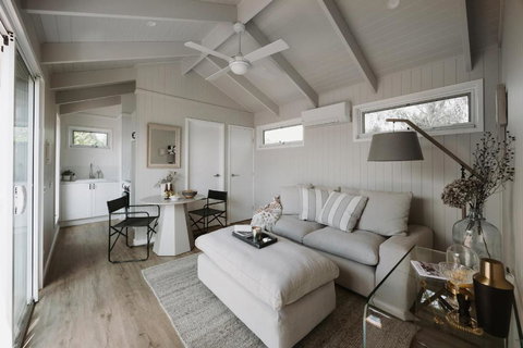 Mewburn Park Retreats - The Lakehouse - Dalby Accommodation 2