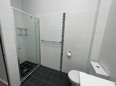Modern 2 Bedroom Warehouse Conversion - Dalby Accommodation 2