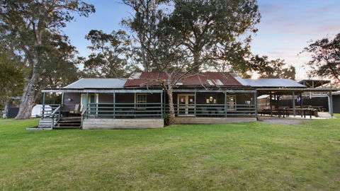 Mingling Waters - Dalby Accommodation 3