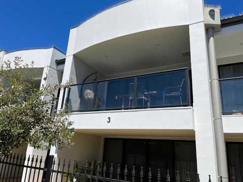 Moana Seaside Retreat - 2 Bedroom, Spa , Living Area & Pet Friendly - Dalby Accommodation 3