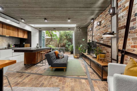 Modern & Stylish 3BR In Redfern - Dalby Accommodation 0