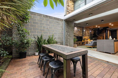 Modern & Stylish 3BR In Redfern - Dalby Accommodation 3