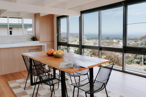 Modern Home Overlooking River - Dalby Accommodation 0