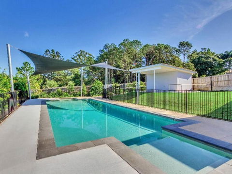 Modern Homely Townhouse With Pool Access & Free WIFI - Dalby Accommodation 0