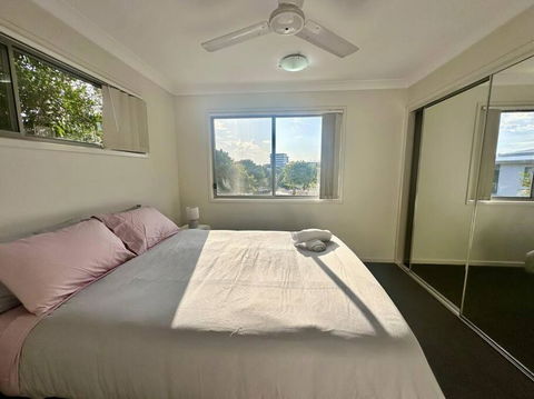 Modern Homely Townhouse With Pool Access & Free WIFI - Dalby Accommodation 1
