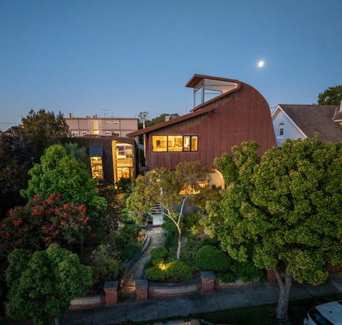 Modern St Kilda Apartment - Dalby Accommodation 1