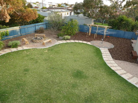 Moonta Bay Stylish Large Home 3 Min Walk From Beach And Jetty - Dalby Accommodation 3