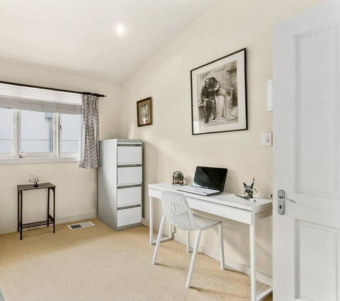 MUS14 - 2 Bedroom Apartment - Muston Street, Mosman - Dalby Accommodation 3