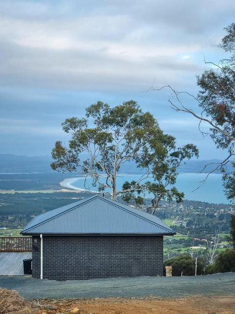 Mount Rumney Escapes - 5 Seaview Kangaroo House - Dalby Accommodation 0