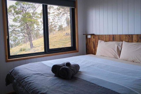 Mount Rumney Escapes - 3 Seaview Wombat House - Dalby Accommodation 3