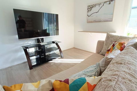 New And Cozy 2 Bedrooms Granny Flat With Aircon & Pool - Dalby Accommodation 1