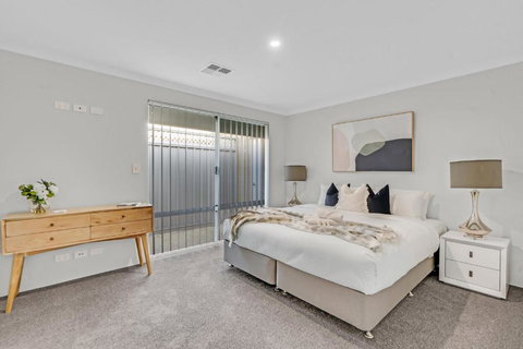 MOSS1 - Bunbury Chic Villa Retreat By The Beach - Dalby Accommodation 2