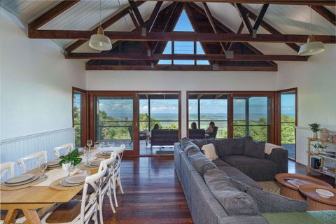 Mountain Retreat With Ocean Views And Fireplace - Dalby Accommodation 2