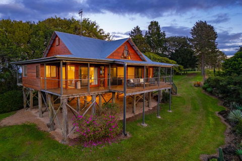 Mountain Retreat With Ocean Views And Fireplace - Dalby Accommodation 3