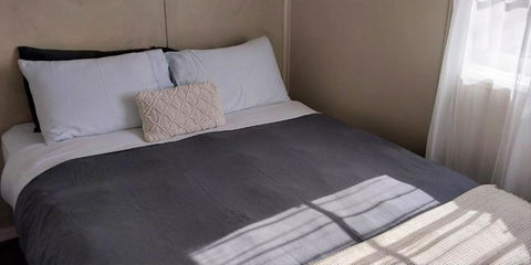Mt Lyell (Back Cabin) - Dalby Accommodation 1
