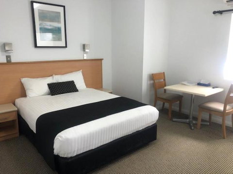 Narwee Hotel - Dalby Accommodation 0