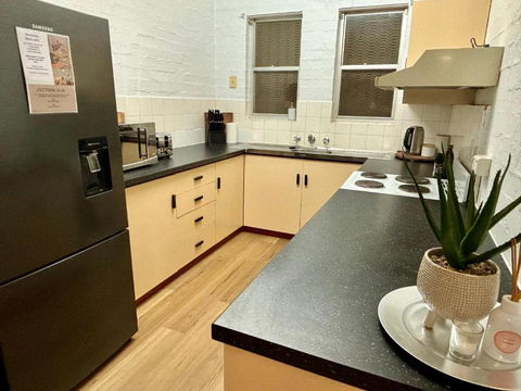 Neat 2 Bedroom Apartment, With Free Parking - Dalby Accommodation 2