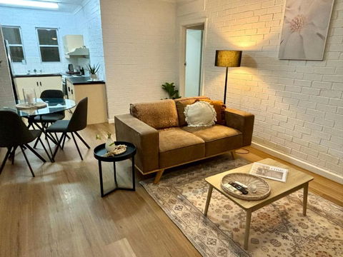 Neat 2 Bedroom Apartment, With Free Parking - Dalby Accommodation 0
