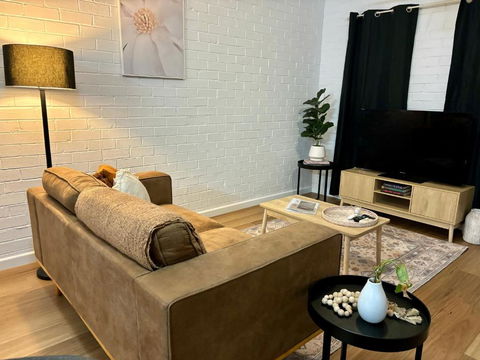 Neat 2 Bedroom Apartment, With Free Parking - Dalby Accommodation 1