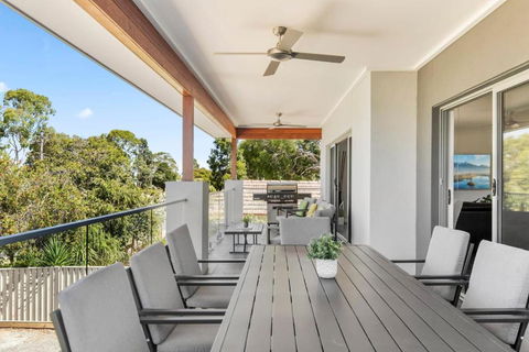 NEW - Sunrise Waters Holiday House - Dalby Accommodation 3