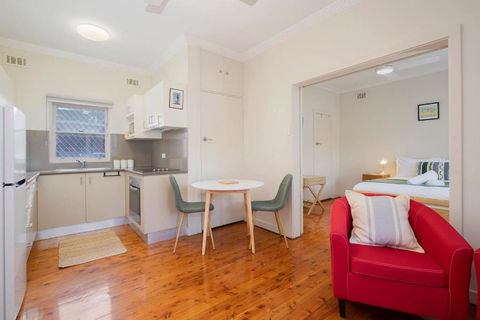 Newcastle Nook - Convenient Comforts In The CBD - Dalby Accommodation 3