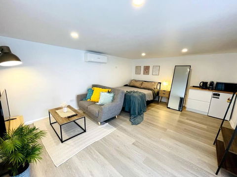 Newly Renovated Contemporary Private Studio Near Hobart CBD And Airport - Dalby Accommodation 0