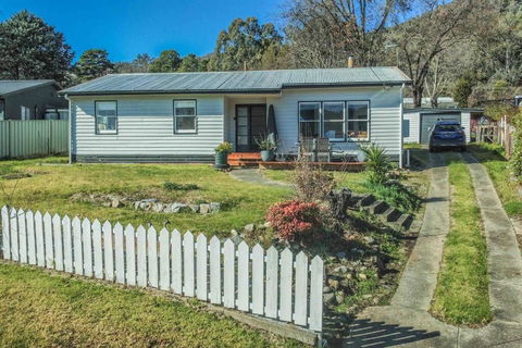 Mount Beauty 3BR Home - Dalby Accommodation 0