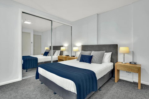 North Sydney Large Two Bedroom MIL2252402 - Dalby Accommodation 2