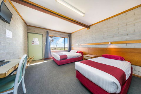 Nullarbor Roadhouse - Dalby Accommodation 1