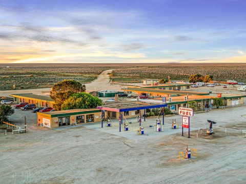 Nullarbor Roadhouse - Dalby Accommodation 0