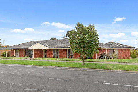 Oasis Springs - Dalby Accommodation 0