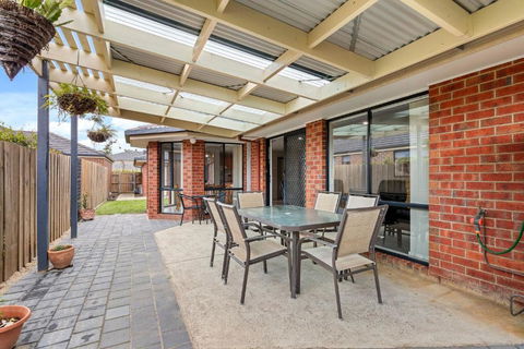 Oasis Springs - Dalby Accommodation 1