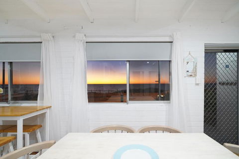 OCEA84 - Quinns Beach Shack: Ocean Views - Dalby Accommodation 1