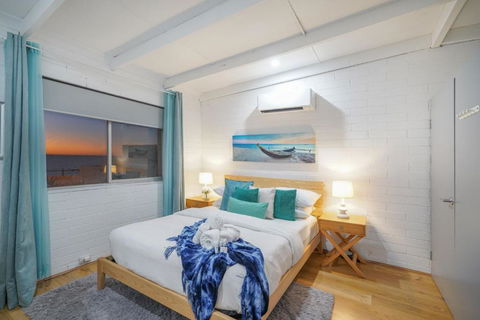 OCEA84 - Quinns Beach Shack: Ocean Views - Dalby Accommodation 2