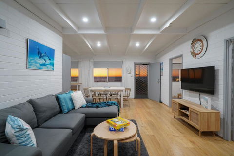 OCEA84 - Quinns Beach Shack: Ocean Views - Dalby Accommodation 3