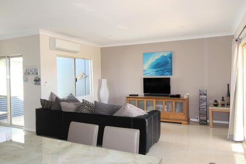 Ocean Breeze - Dalby Accommodation 1