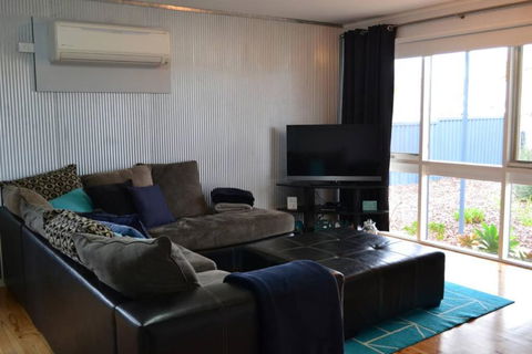 Ocean Breeze - Dalby Accommodation 1