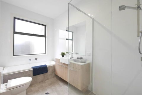 No Stairs Dbl Garage Aircon Woodville North - Dalby Accommodation 3