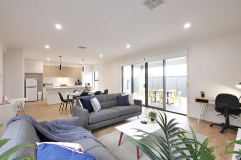 No Stairs Dbl Garage Aircon Woodville North - Dalby Accommodation 0