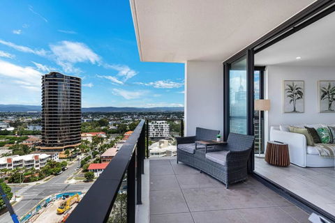 OPUS Apartment - Beach At Your Doorstep Short Walk To Light Rail - Dalby Accommodation 1