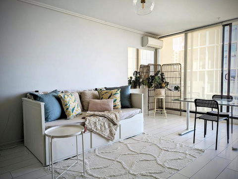 Ocean View Apartment Close To CBD With Indoor Pool. - Dalby Accommodation 3