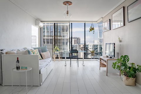 Ocean View Apartment Close To CBD With Indoor Pool. - Dalby Accommodation 2