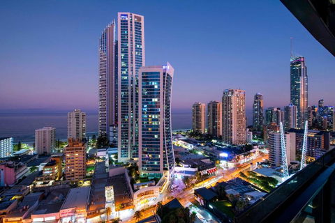 OCEAN VIEW APARTMENTS - Circle On Cavill - Self Contained & Privately Managed - Dalby Accommodation 2